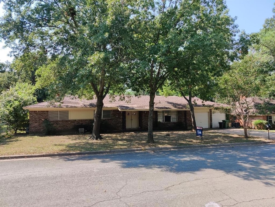 849 Woodcrest Dr, Hurst, TX 76053 - photo 1