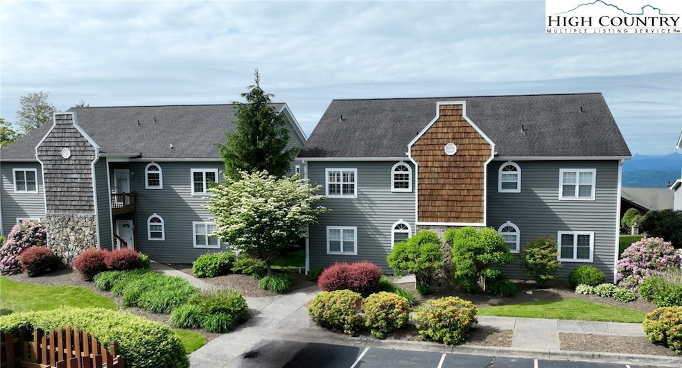 150 Prudden Ln unit 304, Blowing Rock, NC 28605 - photo 1