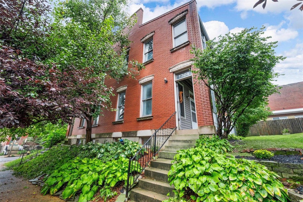 1304 Shenandoah Ave, Saint Louis, MO 63104 - photo 1