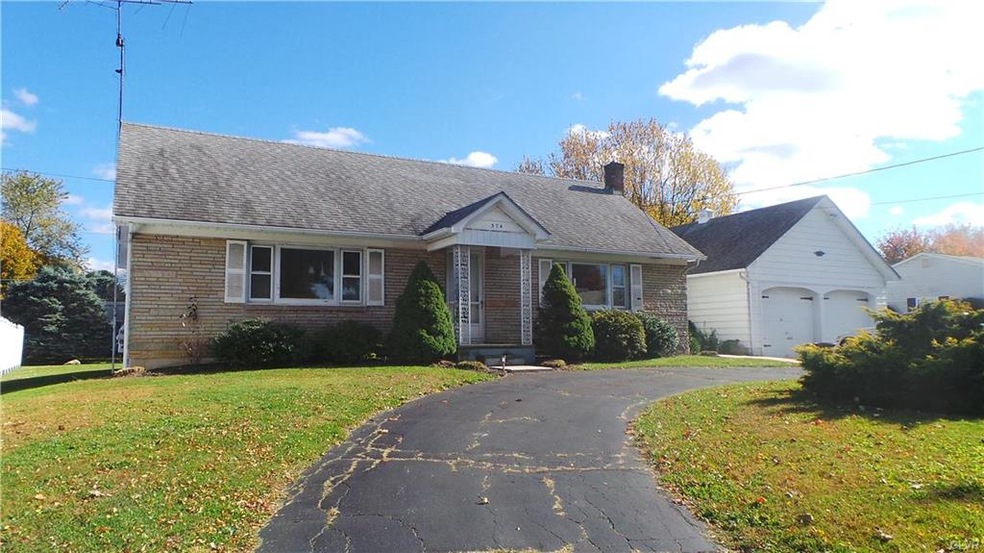 574 Moorestown Dr, Bath, PA 18014 - photo 1