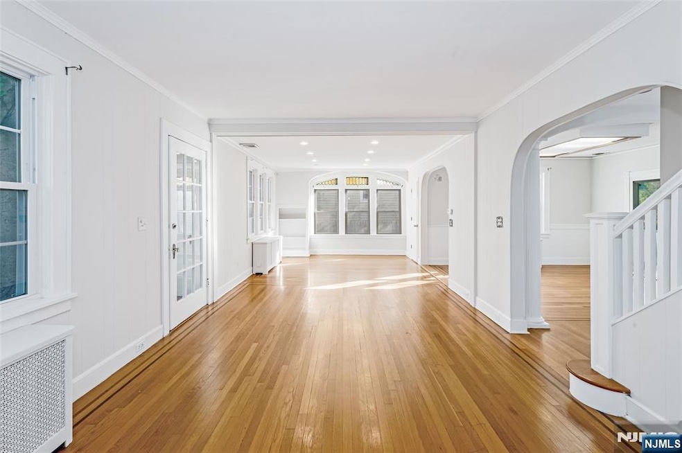 982 Queen Anne Rd, Teaneck, NJ 07666 - photo 1