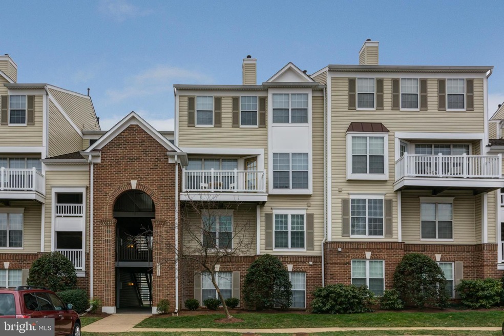 21841 Baldwin Square unit 303, Sterling, VA 20164 - photo 1