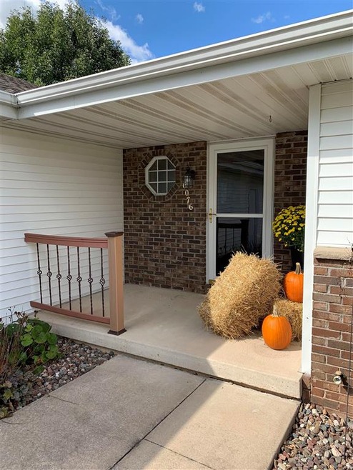 W6076 Golden Ct, Appleton, WI 54915 - photo 1