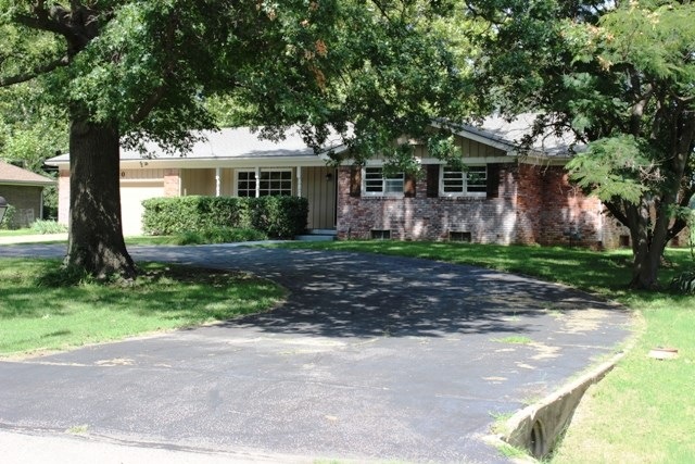 Nice Big Lot with Circle Drive