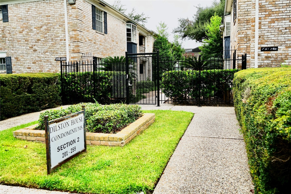 7900 Westheimer Rd unit 214, Houston, TX 77063 - photo 1