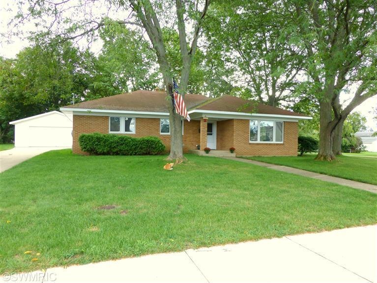 701 Amity St, Lowell, MI 49331 - photo 1