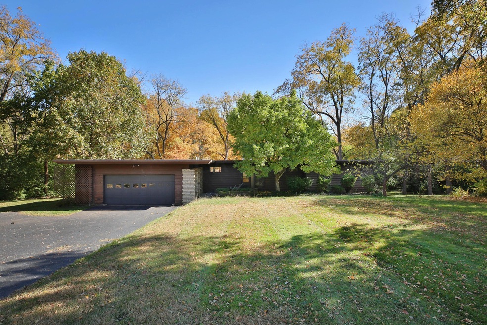 5926 Beechview Dr E, Worthington, OH 43085 - photo 1