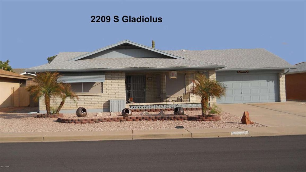 2209 S Gladiolus, Mesa, AZ 85209 - photo 1