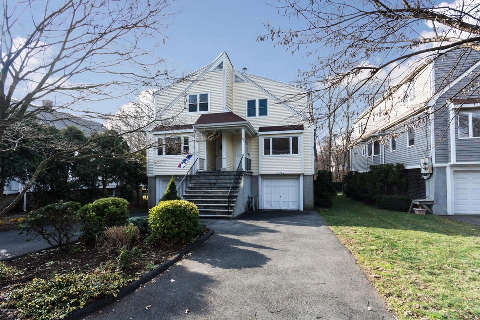 8 Hollow Wood Ln unit B, Greenwich, CT 06831 - photo 1