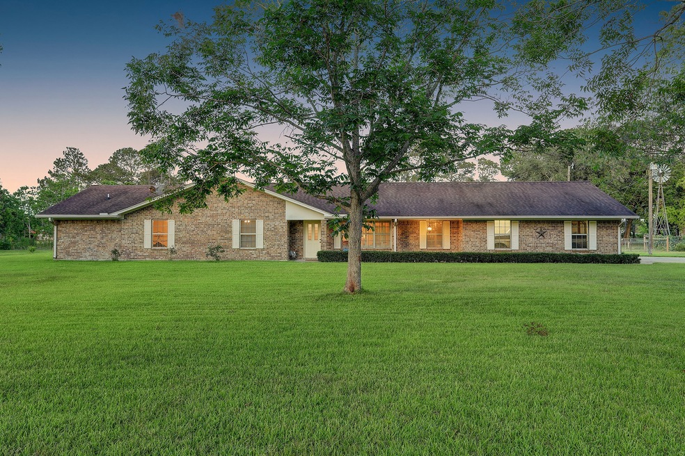 4801 Holloway Rd, Alvin, TX 77511 - photo 1