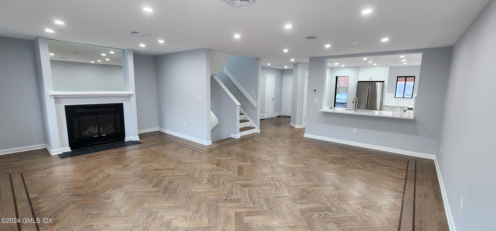 45 Ettl Ln unit 203, Greenwich, CT 06831 - photo 1