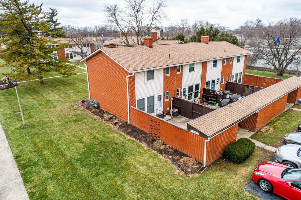 5527 Rockwood Ct unit R-44, Columbus, OH 43229 - photo 1
