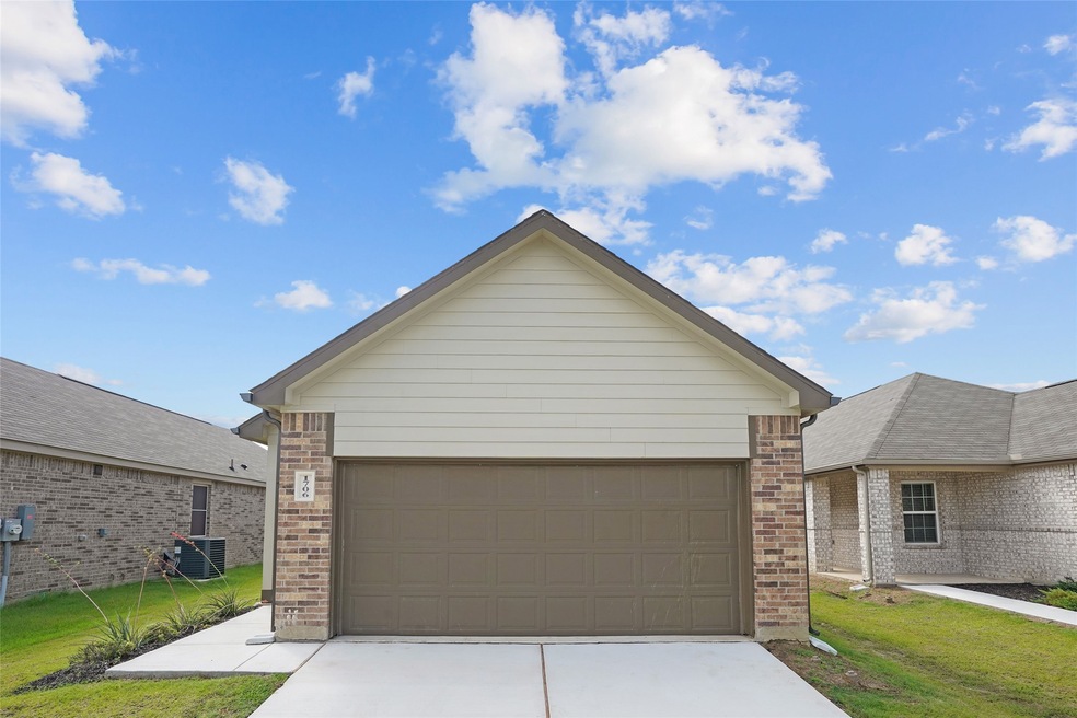 1706 Luke St, Ennis, TX 75119 - photo 1