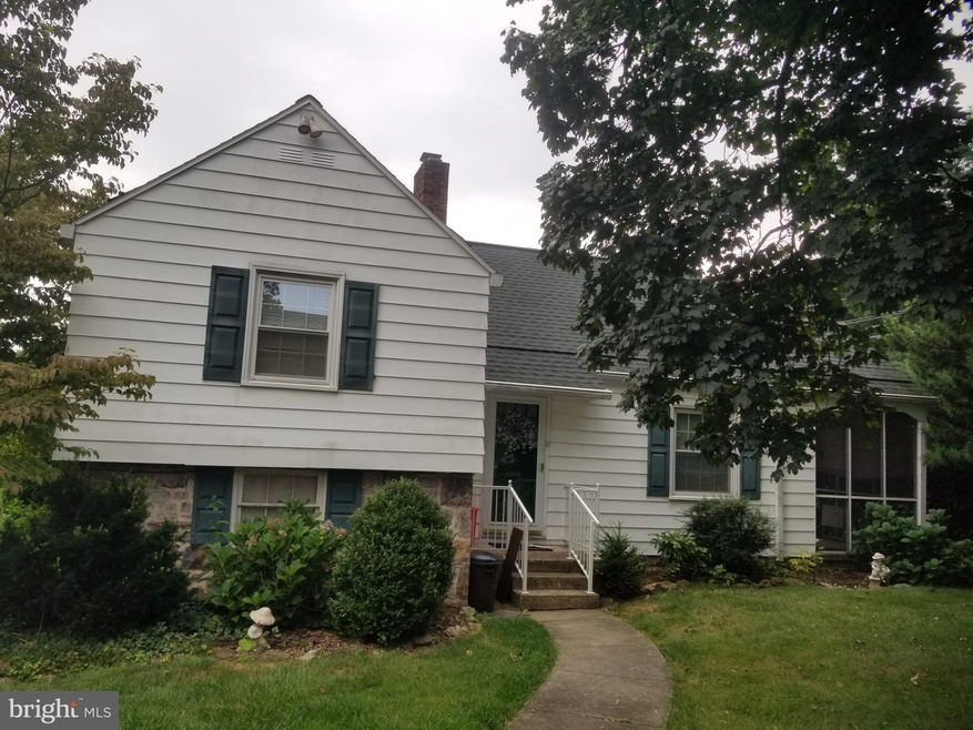 2715 Hollywood Ct, Reading, PA 19606 - photo 1