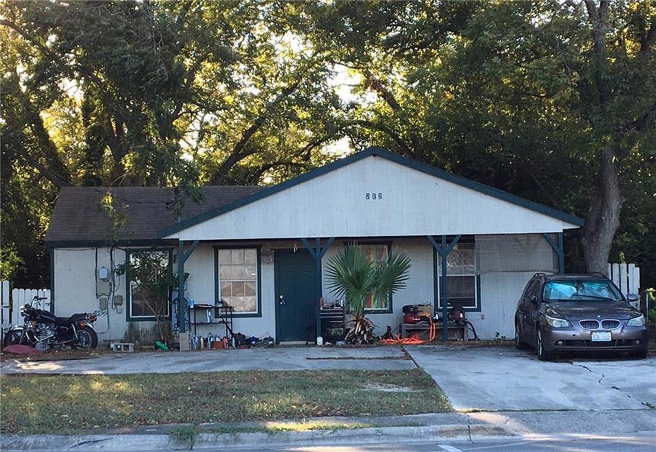 712 S C M Allen Pkwy, San Marcos, TX 78666 - photo 1