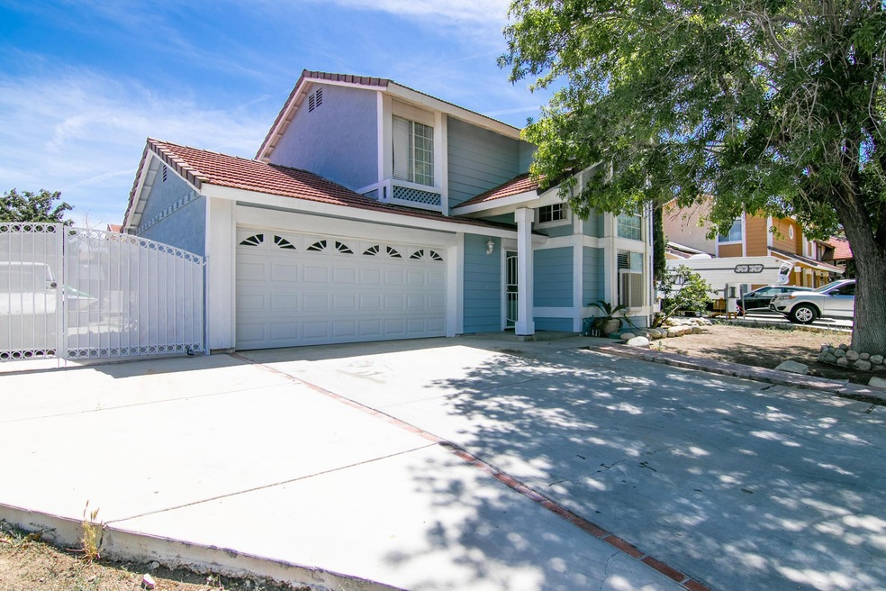 220 E Avenue r2, Palmdale, CA 93550 - photo 1