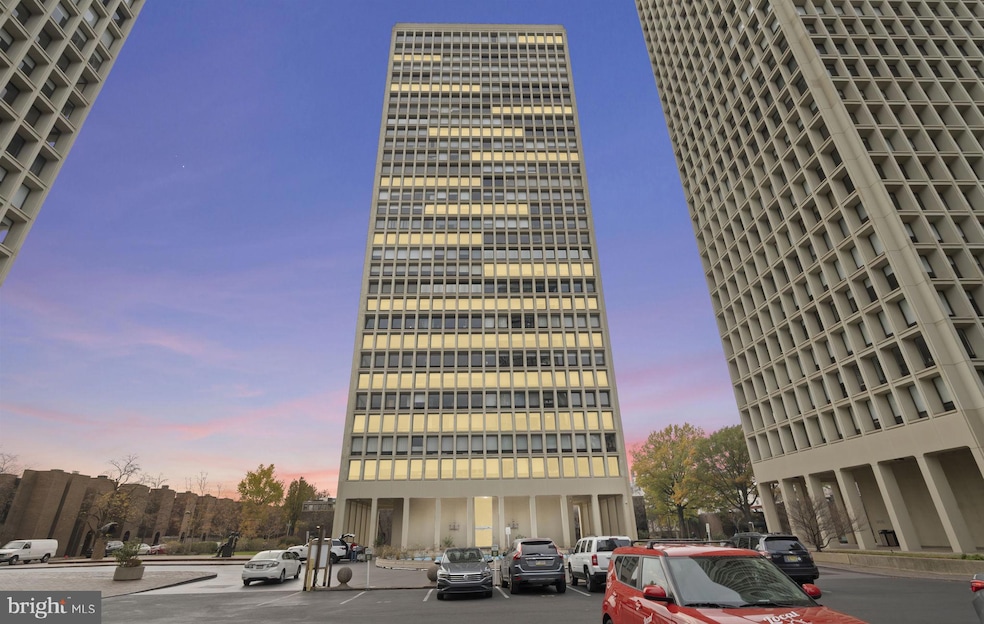 Society Hill Towers unit 21E, Philadelphia, PA 19106 - photo 1