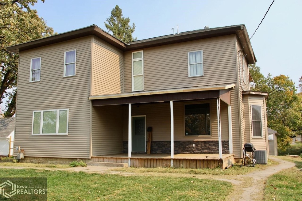 724 E 4th St N, Newton, IA 50208 - photo 1