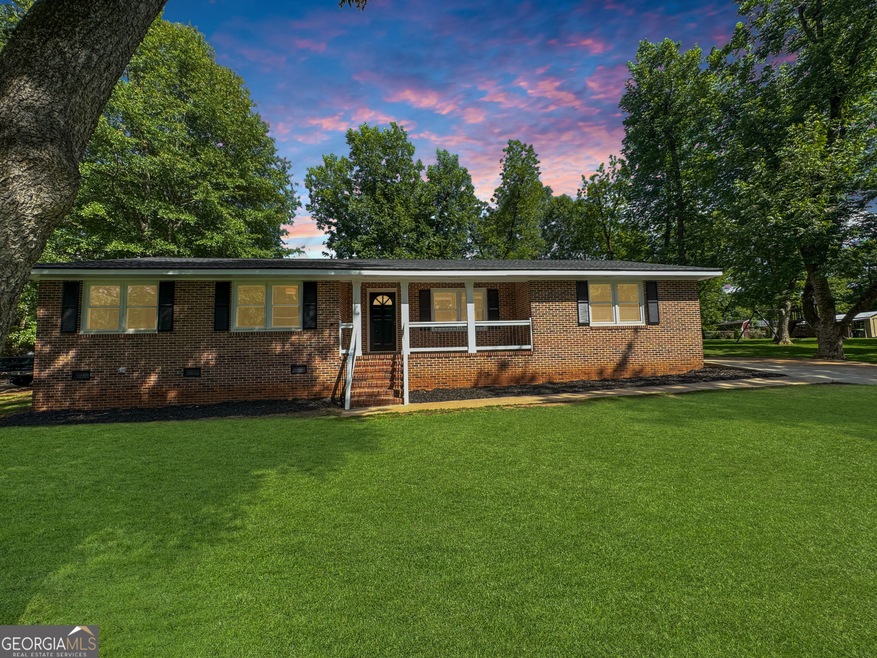 314 Pine St, Barnesville, GA 30204 - photo 1