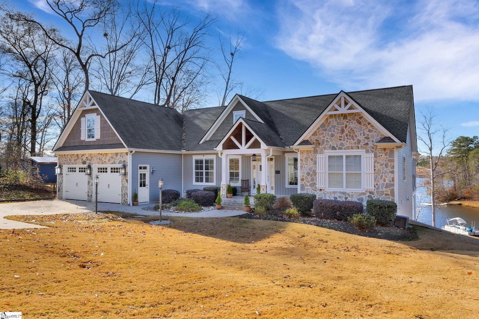 300 Lakecrest Dr, Greer, SC 29651 - photo 1