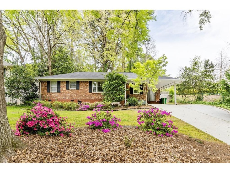 Pretty as a picture! This Brookhaven home is in su