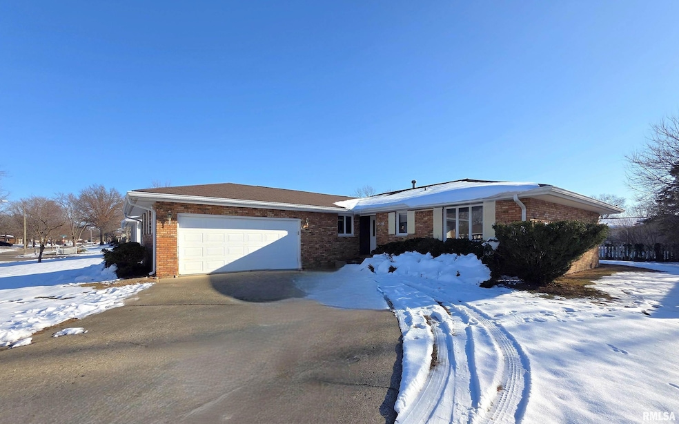 2540 Delaware Dr, Springfield, IL 62702 - photo 1