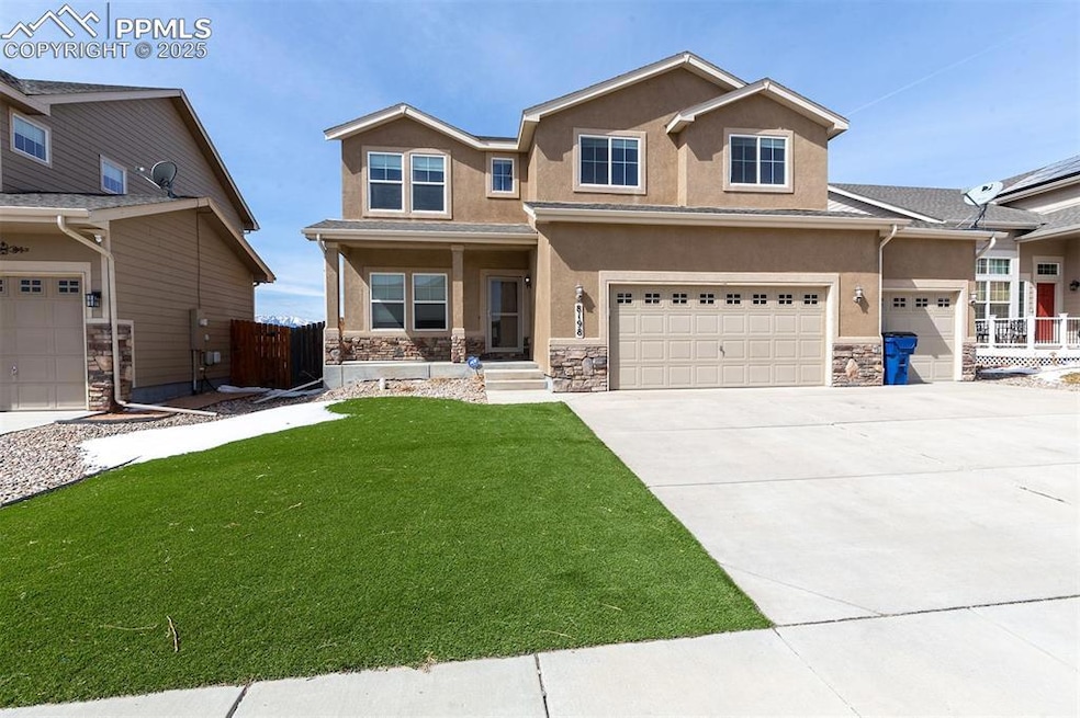 Craftsman-style home featuring a front lawn, stucc