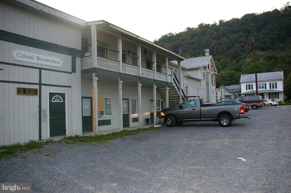 270 N Washington St unit . E, Berkeley Springs, WV 25411 - photo 1