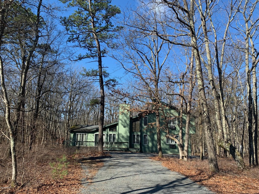 806 E Spur Ct, Hawley, PA 18428 - photo 1