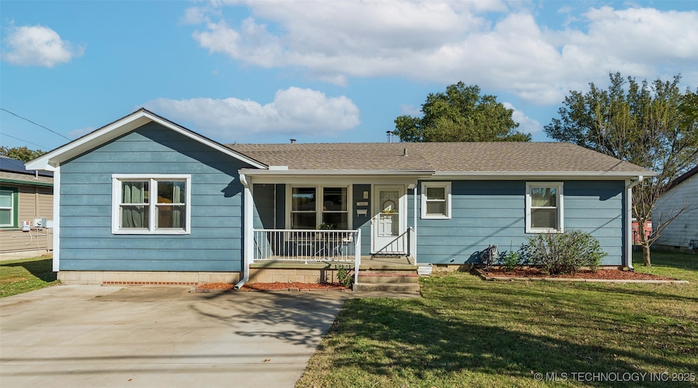 1216 N Sioux Ave, Claremore, OK 74017 - photo 1