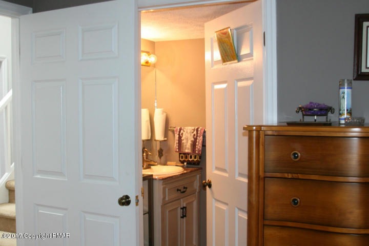 95 Village Dr, Stroudsburg, PA 18360 - photo 1