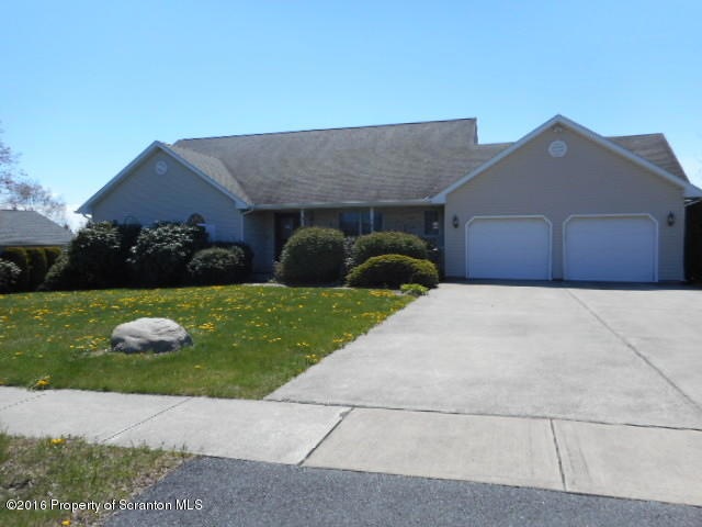 913 Apple Tree Rd, Moscow, PA 18444 - photo 1