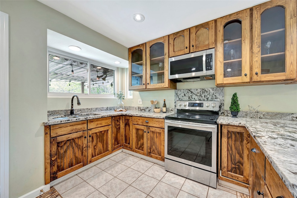 16906 Creek Line Dr, Friendswood, TX 77546 - photo 1