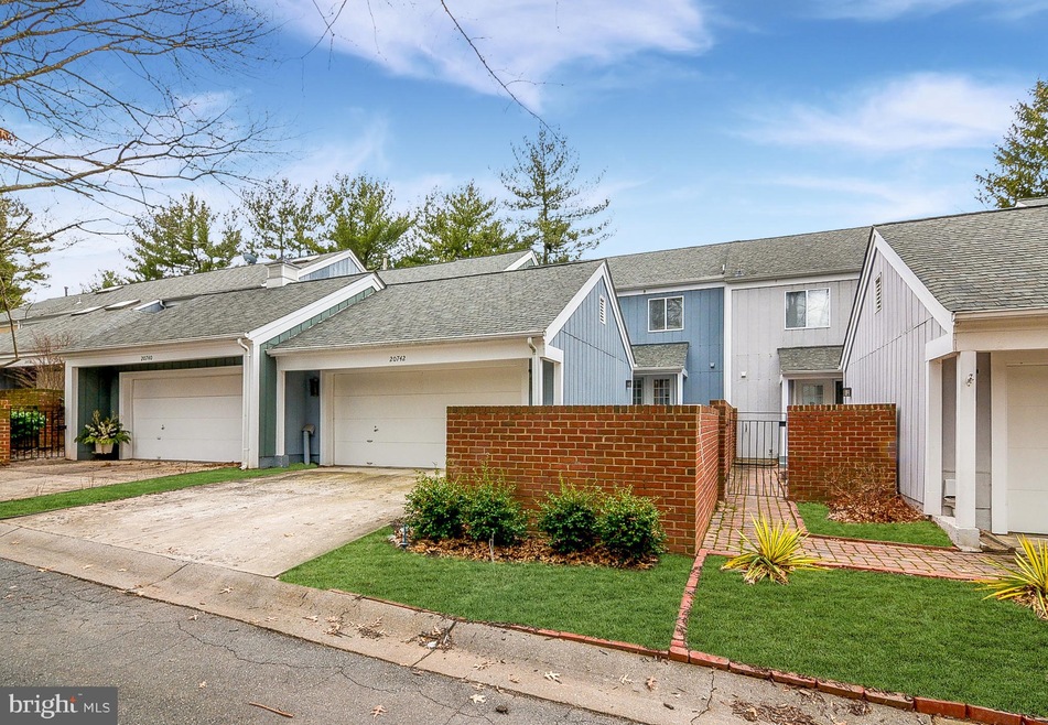 20742 Highland Hall Dr, Montgomery Village, MD 20886 - photo 1