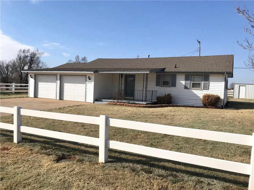 1517 E 3rd St, Elk City, OK 73644 - photo 1