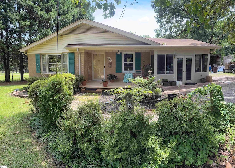 228 Styles Rd, Taylors, SC 29687 - photo 1