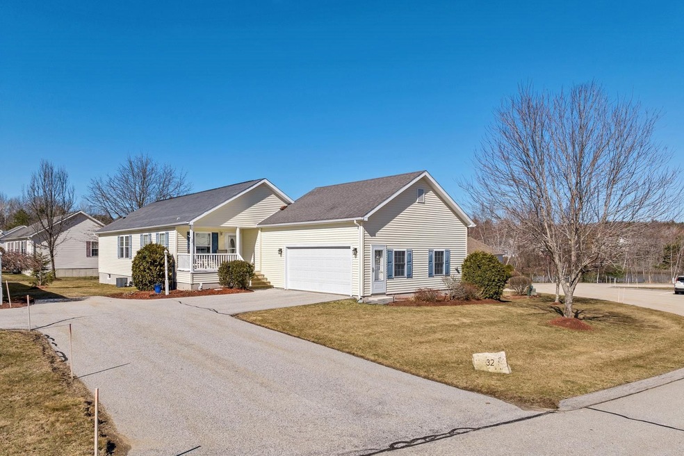 32 Ironwood Cir, Hooksett, NH 03106 - photo 1