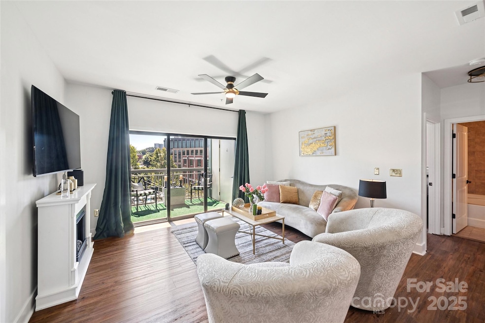 630 Calvert St unit 305, Charlotte, NC 28208 - photo 1