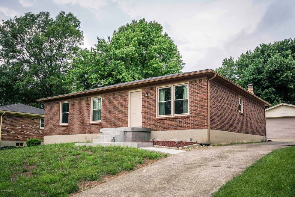 8414 Roseborough Rd, Louisville, KY 40228 - photo 1