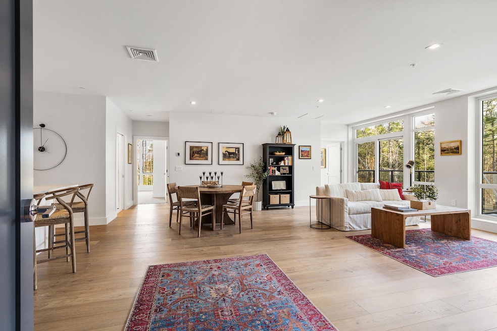 267 U S Route 1 unit 305, Falmouth, ME 04105 - photo 1