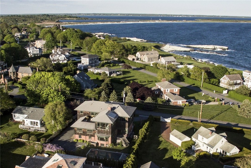 629 Wolcott Ave, Middletown, RI 02842 - photo 1