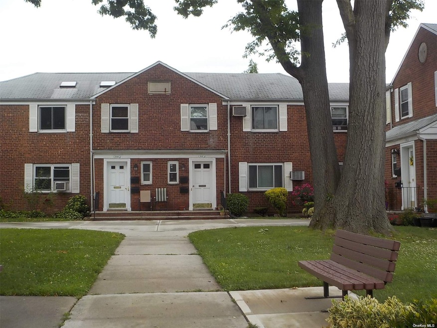 73-21 Little Neck Pkwy unit 1st fl, Glen Oaks, NY 11004 - photo 1