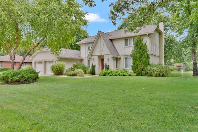 What a wonderful home in well established Benjamin