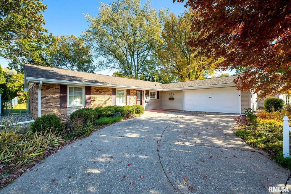 2707 Harmony Dr, Bettendorf, IA 52722 - photo 1