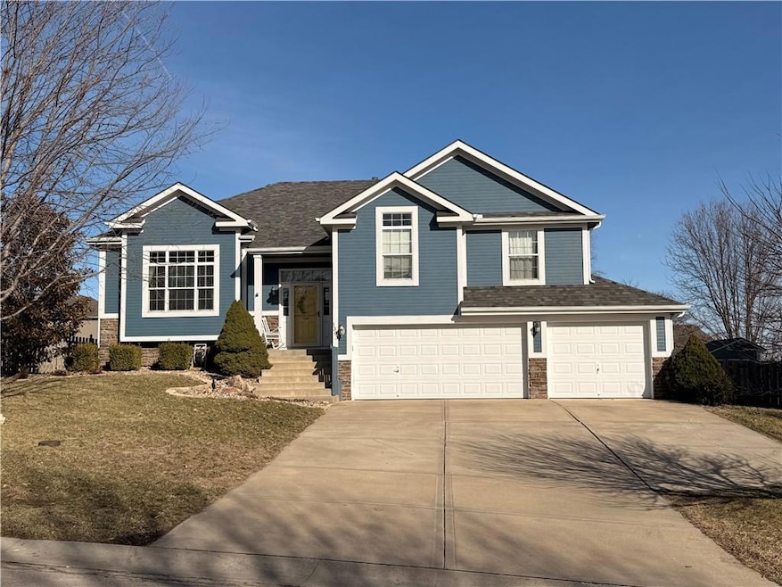 1303 Stone Ln, Lansing, KS 66043 - photo 1