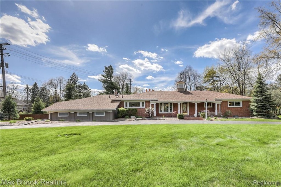 3920 Brookside Dr, Bloomfield Hills, MI 48302 - photo 1