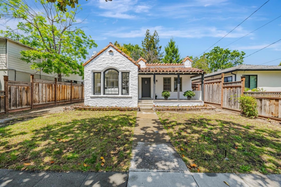 Sold $2,158,000 • Co-Listing Agent