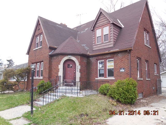 306 N Lewis Ave, Waukegan, IL 60085 - photo 1
