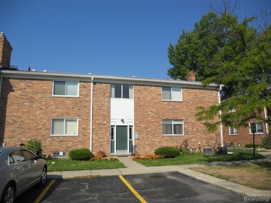 Hoover Rd Condo Entrance