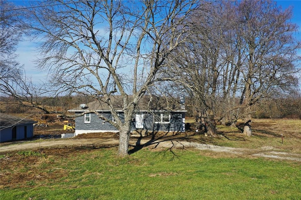 26104 E 273rd St, Harrisonville, MO 64701 - photo 1